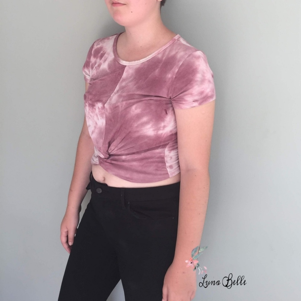 New Face Kisses Tie Dye Twisted Top Mulberry Taffy - Picture 3 of 4